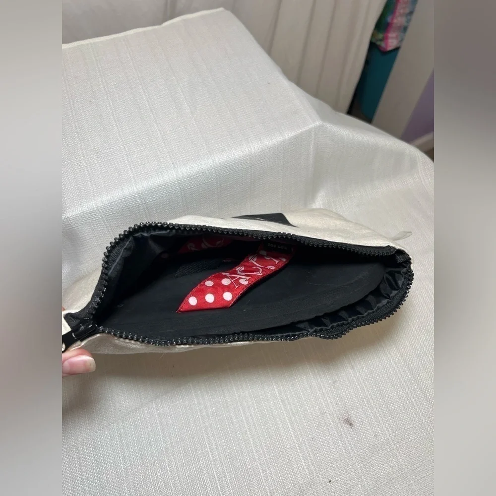Alpha Omicron Pi Flip Flops with “Big” Zipper Pouch